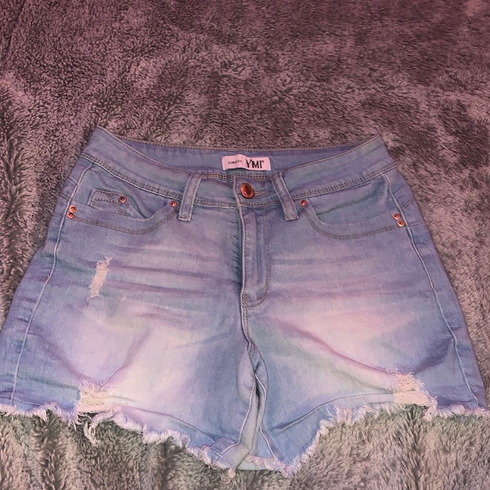 stretchy jean shorts !